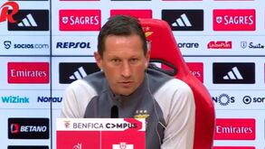 Schmidt elogia Aursnes e garante: «Não estamos pressionados para contratar um lateral direito»
