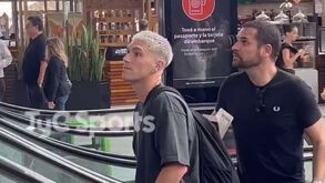 Rollheiser 'escoltado' por Rui Pedro Braz antes da partida para Lisboa
