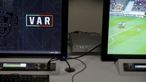 FPF esclarece em que situações os árbitros irão explicar decisões do VAR nos estádios em Portugal