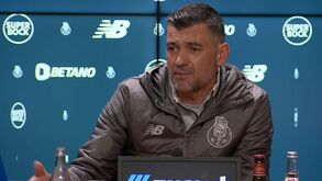 O «peditório na igreja do FC Porto» e as queixas do roupeiro: assim foi a resposta mais longa de Conceição