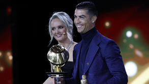 Cristiano Ronaldo foi um dos vencedores nos Globe Soccer Awards: as melhores imagens do evento