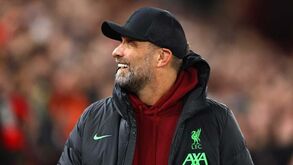 Klopp 'convida' Sven-Göran Eriksson para treinar o Liverpool por um dia: «Pode ocupar o meu lugar»