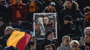 Saudades já apertam: as manifestações de apoio a José Mourinho espalhadas pelo Olímpico de Roma