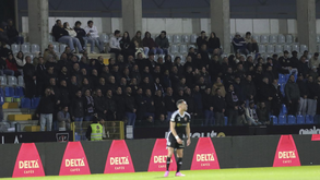 Elementos das forças de segurança entoam hino nacional durante Casa Pia-Farense