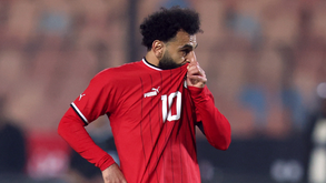 Baixa de peso no Egito de Rui Vitória: Salah abandona concentração para recuperar lesão no Liverpool