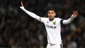 Besiktas olha para Riccieli