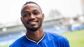 Feirense garante nigeriano Isaac James para o ataque