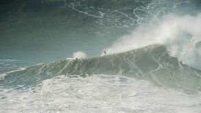 Brasileiro Lucas Chianca lidera Nazaré Challenge no final da primeira sessão