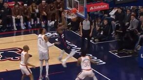 Joel Embiid endiabrado: poste dos 76ers marca 70 pontos na NBA