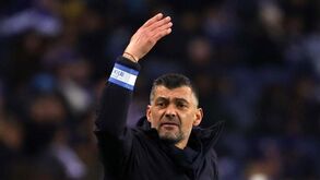 Sérgio Conceição fecha os olhos e desabafa