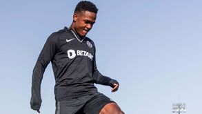 Sporting regressou ao trabalho com Geny Catamo e apenas um nome no boletim clínico