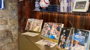 Uma viagem ao interior da sede de campanha de André Villas-Boas: das fotos de Pinto da Costa às muitas recordações