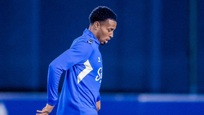 Golo de Chermiti na derrota do Benfica frente ao Everton na Premier League International Cup