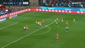 Simulação de Musa e Otamendi 'à ponta de lança' a fazer o empate no Benfica-Estoril
