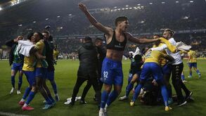 A festa do Estoril pela passagem à final da Allianz Cup e o desalento do Benfica