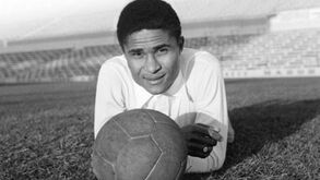 Benfica assinala aniversário de Eusébio: «A vida é breve, o Rei é eterno» 