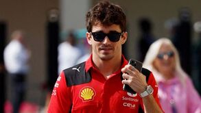Charles Leclerc renova contrato com a Ferrari