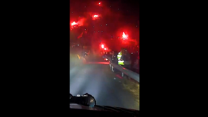 O ambiente espetacular da 1. ª etapa noturna do Rali Monte Carlo: muitas tochas e fogo de artifício 