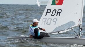 Velejador Eduardo Marques sobe ao 20.º lugar no Europeu de ILCA 7
