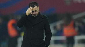 Xavi anuncia que vai sair do Barcelona