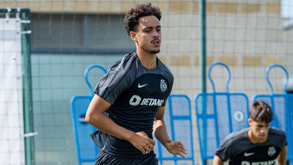 Lesão muscular trava João Muniz