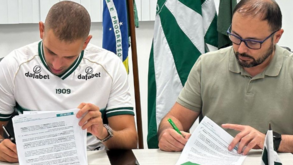 Coritiba pondera rescindir contrato com Slimani por justa causa
