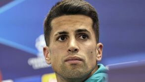 Cancelo em lágrimas: imprensa espanhola revela discurso emotivo de Xavi
