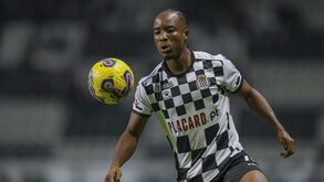 Bruno Onyemaechi a caminho do Nantes