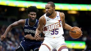 Kevin Durant é o 10.º jogador na história a marcar 28 mil pontos na NBA