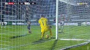 Léo Jabá colocou a bola entre as pernas de Trubin e adiantou o Estrela frente ao Benfica