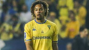 Valencia oficializa venda de Koindredi ao Estoril: Sporting é a próxima paragem