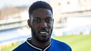 Feirense contrata avançado com experiência no Championship