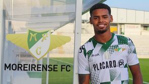 Oficial: Carlos Henrique reforça defesa do Moreirense