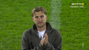 Guga homenageado ao intervalo do Rio Ave-Estoril antes de rumar à China