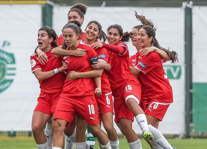 Domingo de surpresas na Liga BPI: Benfica empata e Sporting falha assalto  ao primeiro lugar - Futebol Feminino - SAPO Desporto