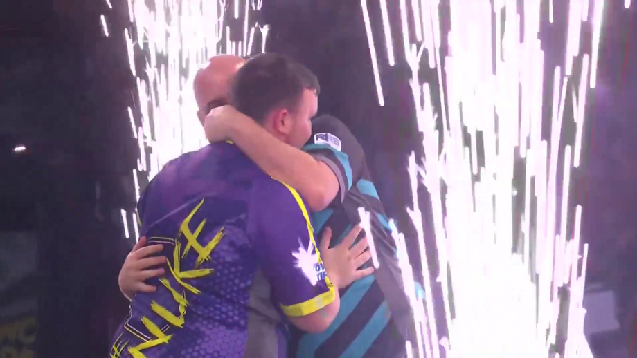 É o mais novo de sempre a consegui-lo, superando o registo de Kirk Shepherd, com 21 anos e 88 dias
