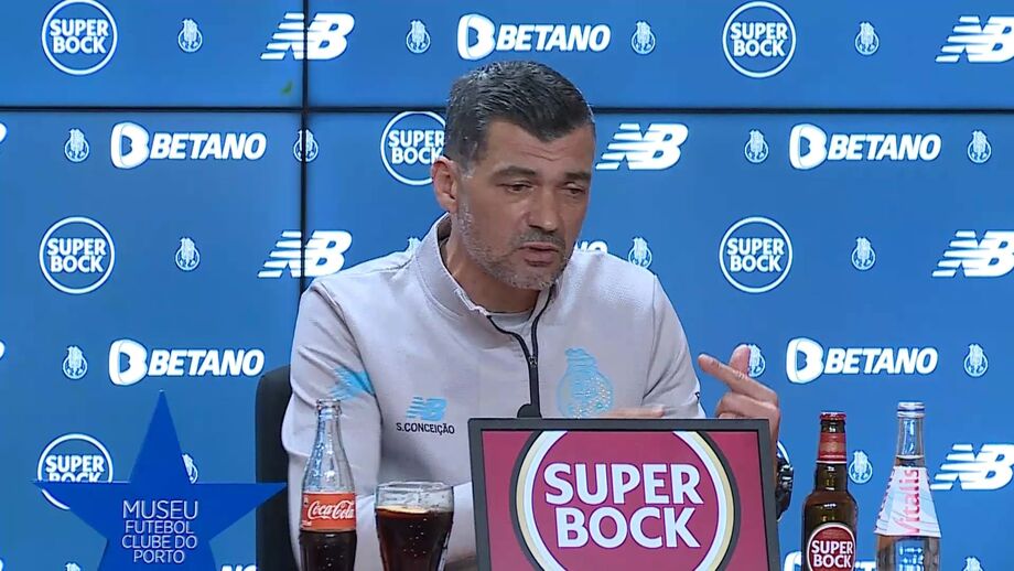 Técnico falou da forma como vive o futebol e revelou que, por vezes, é difícil "comer" e "dormir"