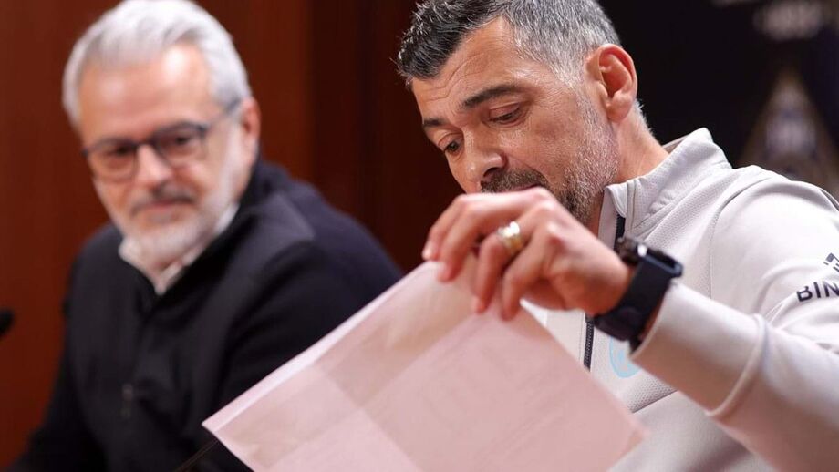 Sérgio Conceição mostrou folhas com compras e vendas do FC Porto durante o seu consulado