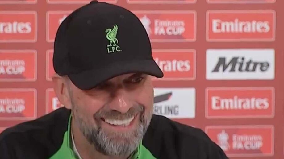 Treinador alemão foi questionado sobre o que disse a Mohamed Salah e Wataru Endo