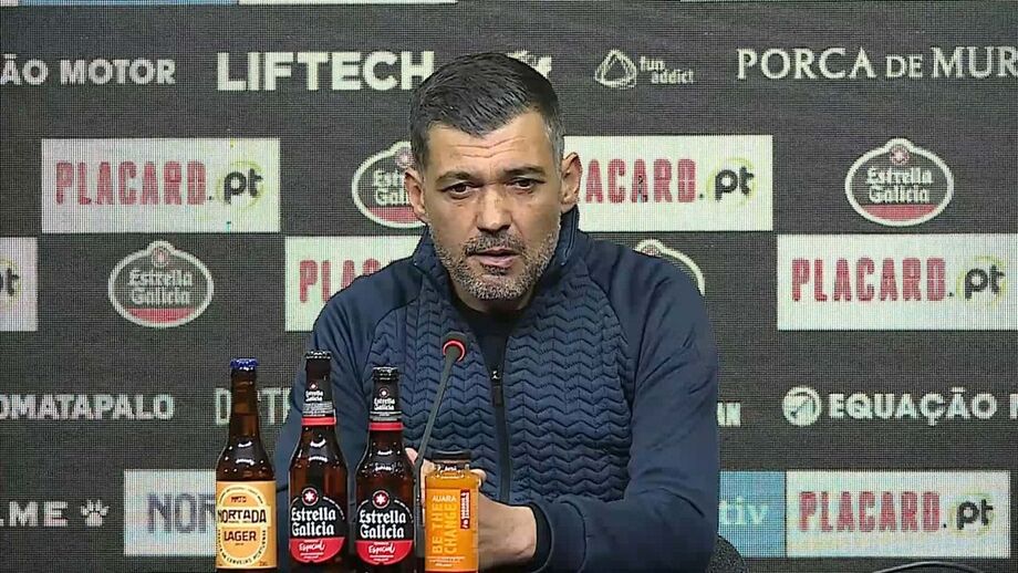 Técnico do FC Porto faz 'mea culpa' porque diz que é ele quem "treina" os jogadores