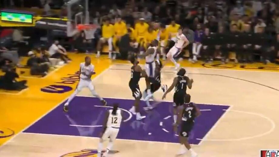 Na vitória dos Lakers diante dos Clippers