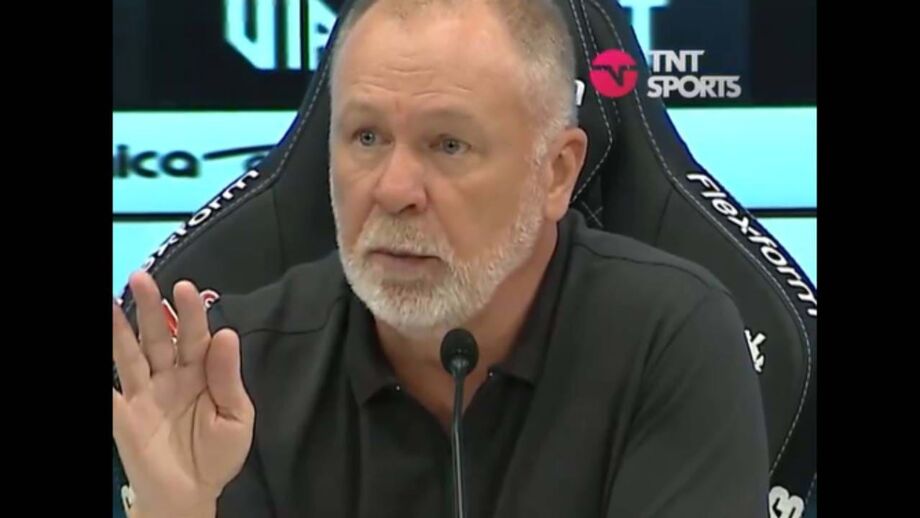 Mano Menezes lembra que o defesa tinha tudo encaminhado para continuar no Timão