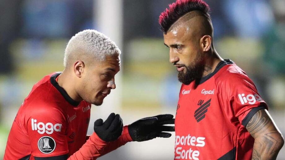 Arturo Vidal deixou o Athletico Paranaense e rumou ao Colo Colo