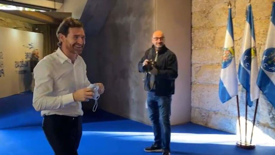 Candidato a presidente do FC Porto socializa da sua sede de campanha