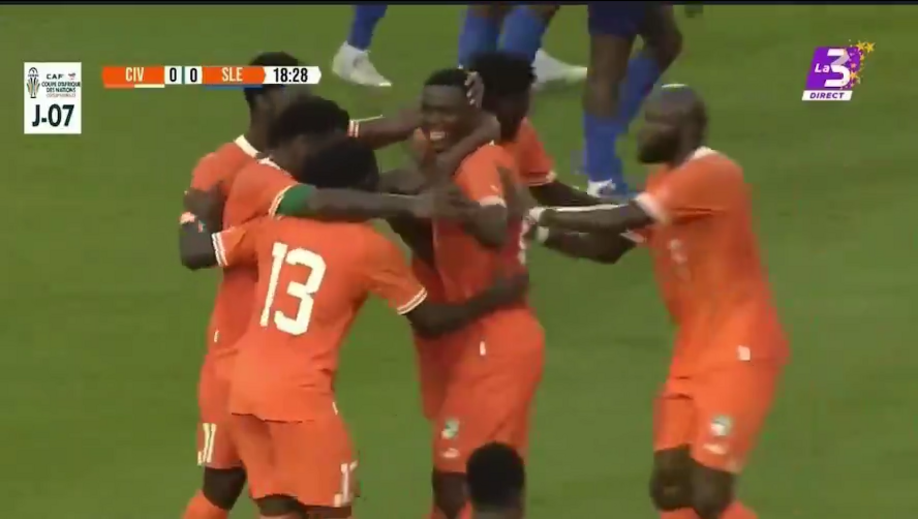 Central do Sporting em alta: Diomande marca para inglês ver