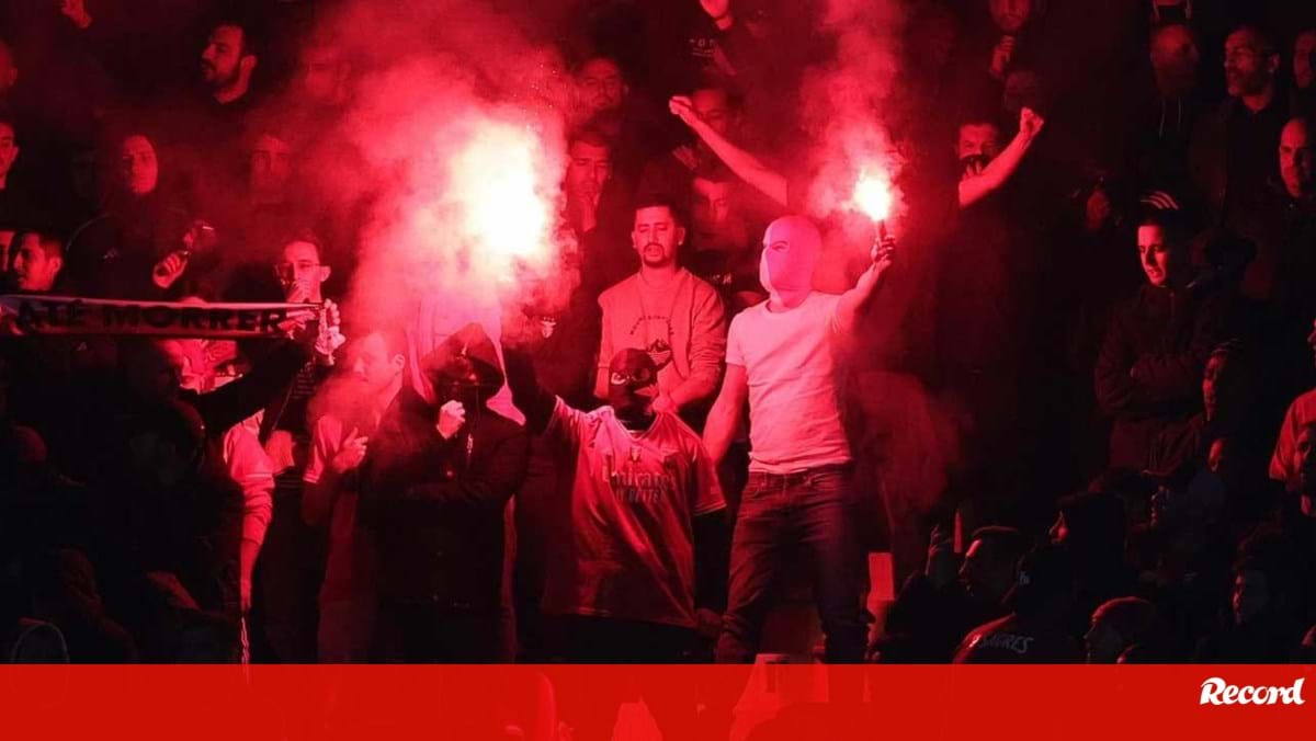 PSP garante a Record que "todos os adeptos com bilhete" entraram no Estrela-Benfica