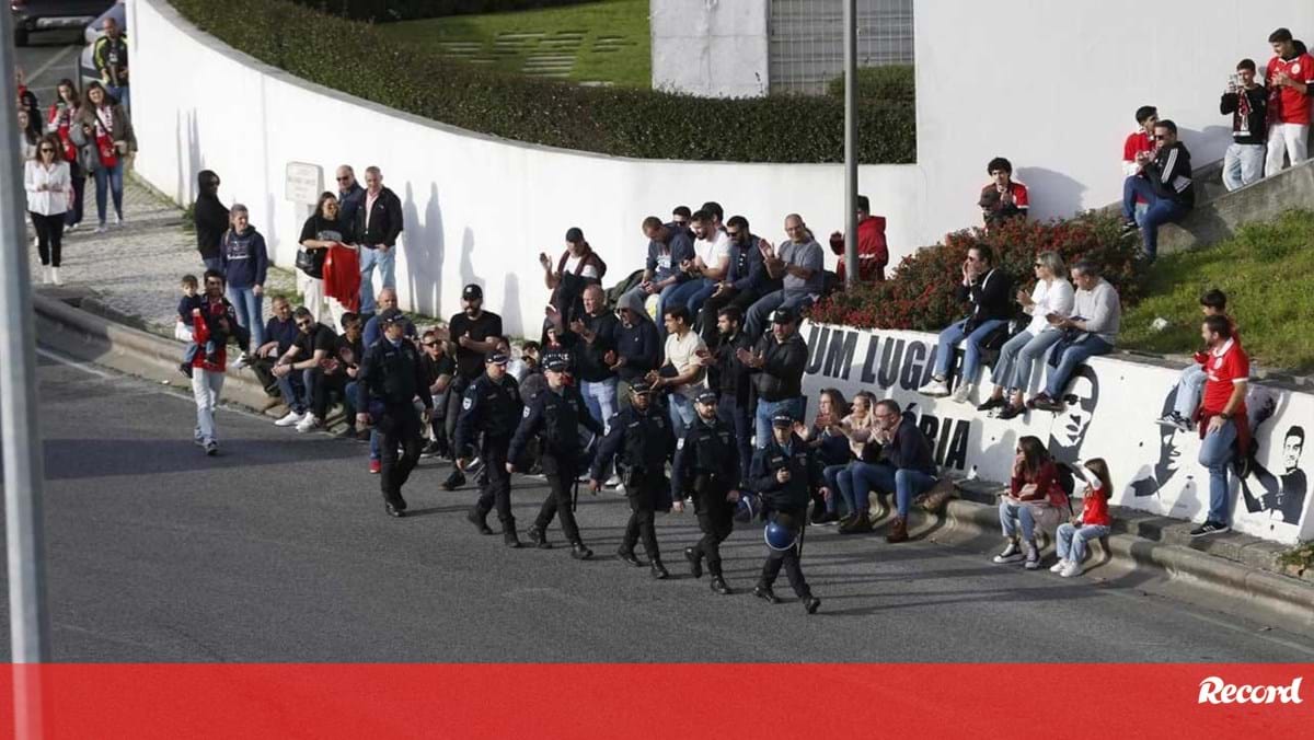 Polícias vão manifestar-se no encontro entre o Benfica e o Toulouse