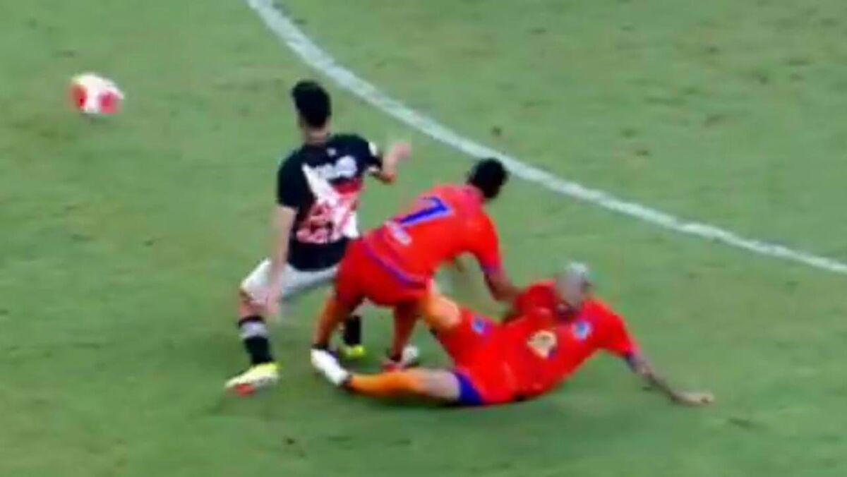 Terr vel Choque Entre Jogadores Da Mesma Equipa Resulta Em Fratura terr-vel-choque-entre-jogadores-da-mesma-equipa-resulta-em-fratura