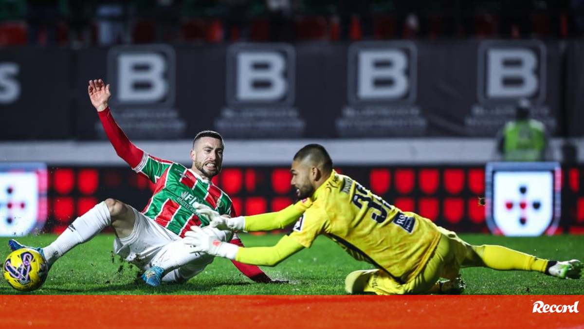 Nakamura pode perder lugar na baliza do Portimonense