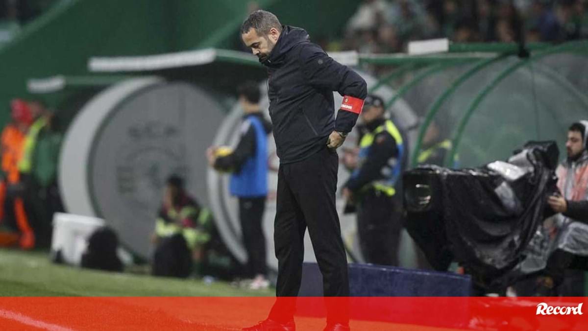 Artur Jorge: «Equipa quebrou por completo após o terceiro golo»